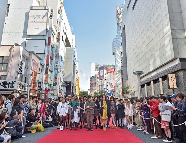 渋谷ファッションウィーク で街全体がランウェイに ウォーカープラス