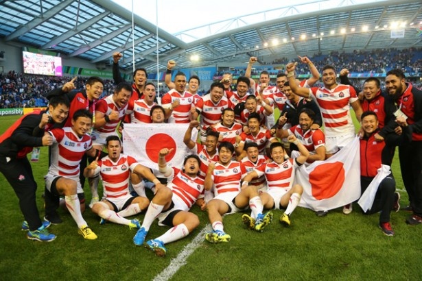 南アフリカ戦の後、勝利に酔いしれる日本代表メンバーたち