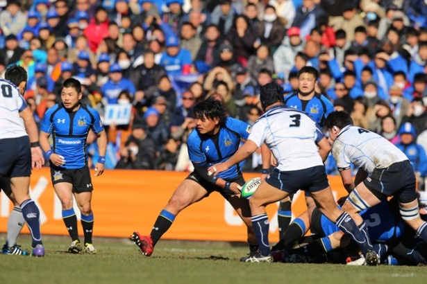 パナソニック ワイルドナイツには日本代表・稲垣啓太選手（中央）や田中史朗選手（左）が所属