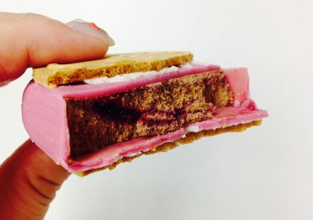 クリスピーサンドならではのウエハースのサクサク食感も楽しんで！