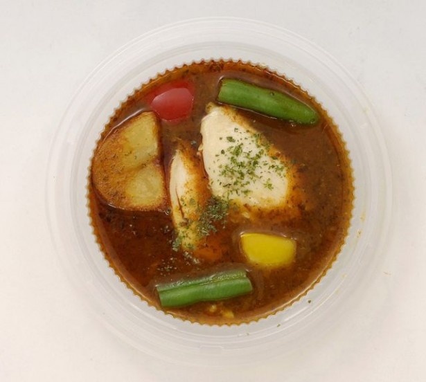 肉や野菜がたっぷり！彩り豊かな見た目から食欲を刺激される