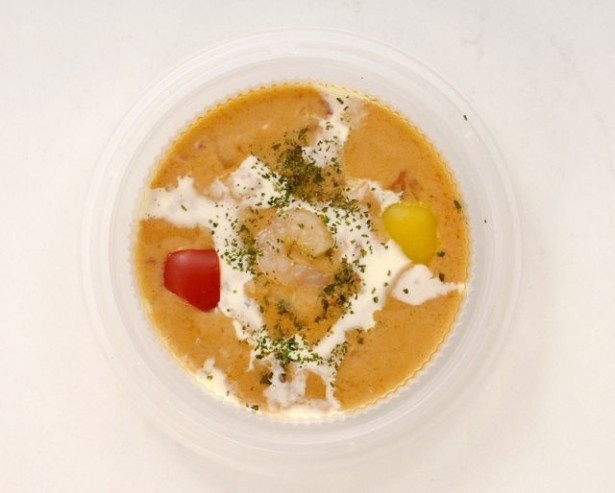 コクのある味わいは魚介のうま味を加えたターメリックライスとの相性も抜群