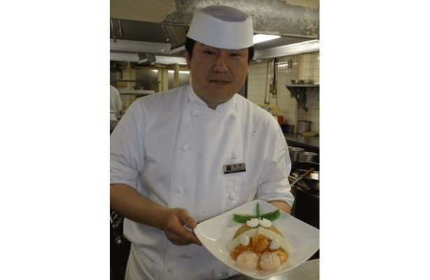 「孔雀庁」料理長の佐野和徳さんです