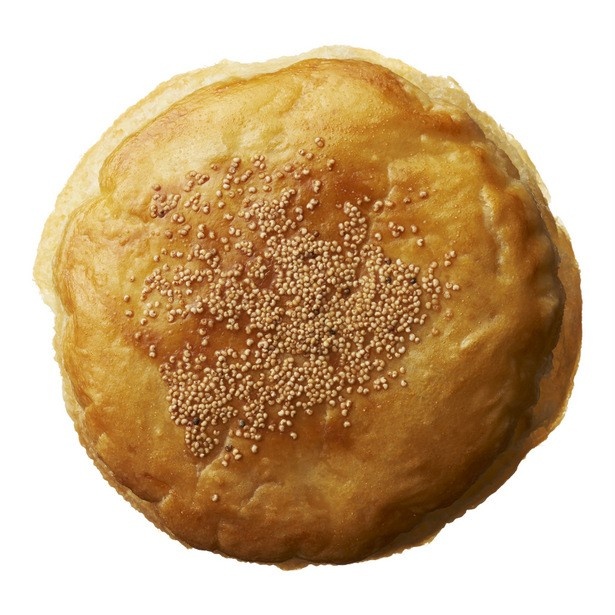 「あんバター」(税抜240円)は、甘さ控えめの粒あんとバターの風味がパイ生地とよく合う