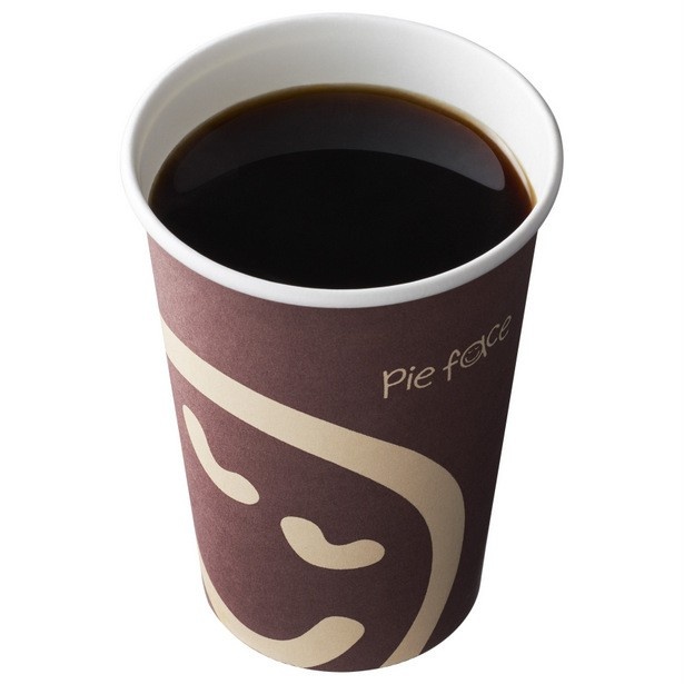 コーヒーにもこだわりが！オーストラリアからコーヒー豆を直輸入している「パイフェイスブレンドコーヒー(ホット)」(税抜340円)