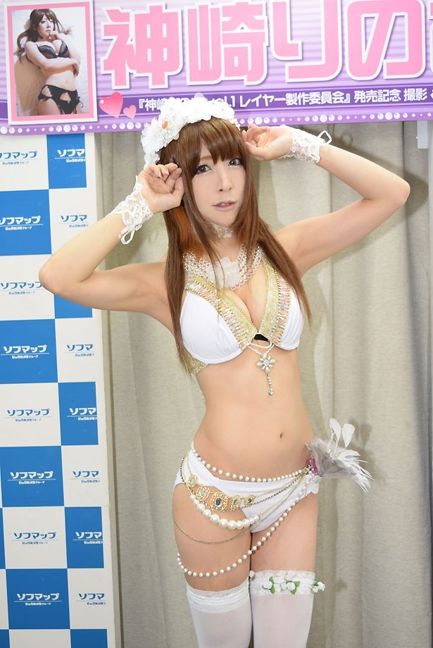 2ndDVD「神崎りのあ vol.2 レイヤー製作委員会」は11月27日(金)に発売予定