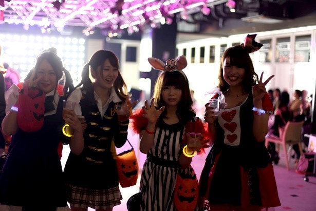 「ハロウィンdeはしご酒＆premium 恋活パーティ」では、飛び切りの仮装で普段とは違ったひと時を楽しんで
