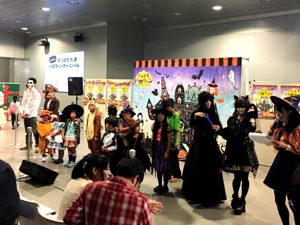 札幌駅前地下歩行空間北3条広場で行われたキックオフイベントの様子