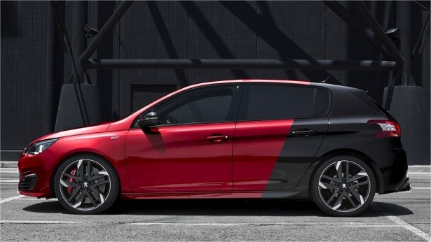 【写真を見る】プジョーブランド史上最もパワフルなハッチバックモデル「PEUGEOT 308 GTi by PEUGEOT SPORT」。最高出力は270馬力を達成した