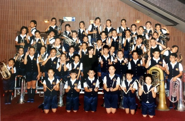 オープニングアクトの江東区立明治小学校のマーチングバンド