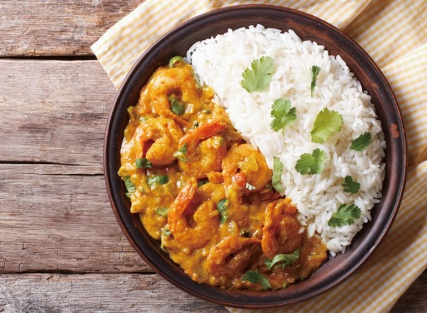 【写真を見る】11月8日(日)にSUV LANDで開催される「アウトドアワイルドカレー教室」では、本格カレーを簡単に作れるプロの技を伝授してもらえる