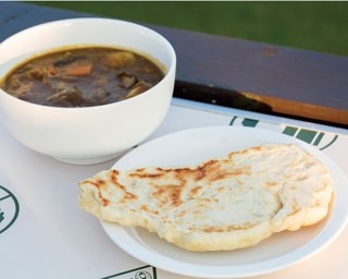 手作りナンでキャンプのカレーをより本格的に！