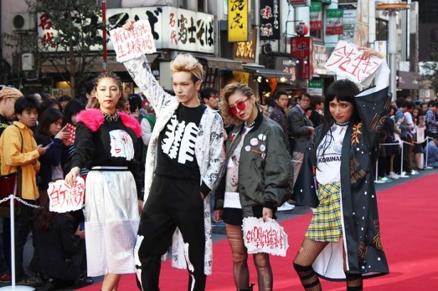 キャンペーンに参加した各施設のショップ店員が、渋谷ならではの“リアルクローズ”を披露