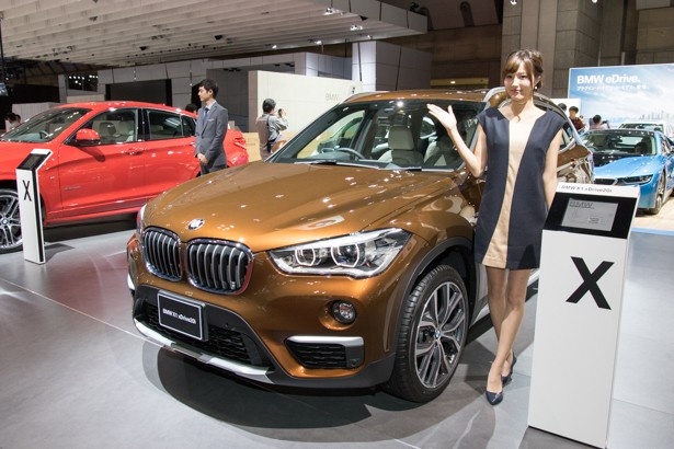 新しくなったコンパクトSUV　X1も展示