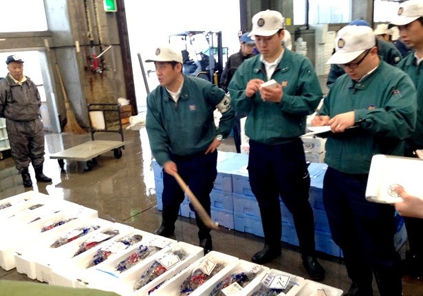 B1の鮮魚売場・魚の北辰では、期間中毎日、函館でとれた鮮魚を販売