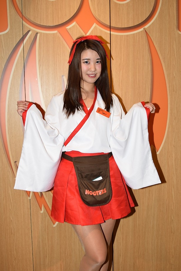 巫女装束を着こなすMIKOさん