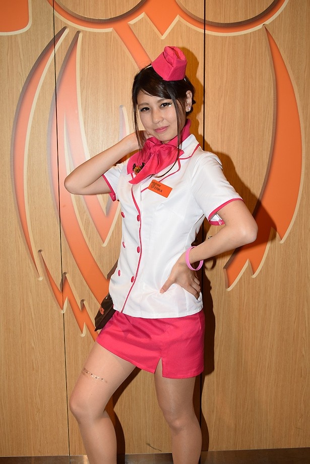CAの衣装を着こなすERIKAさん