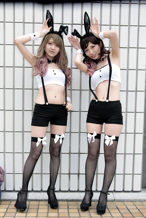コスプレイヤー＝もち(写真左)、ゆみ(写真右)