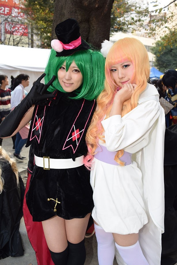 コスプレイヤー＝ねす(写真左)、バニ(写真右)