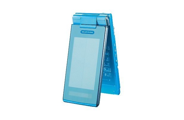 急な電池切れに対応するソーラー パネルを搭載したauのSOLAR PHONE「SH002」