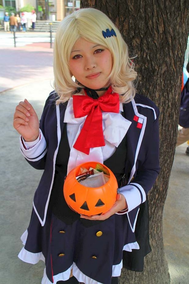 ハロウィンイベントが開催されている池袋は朝から多くの人で賑わっている
