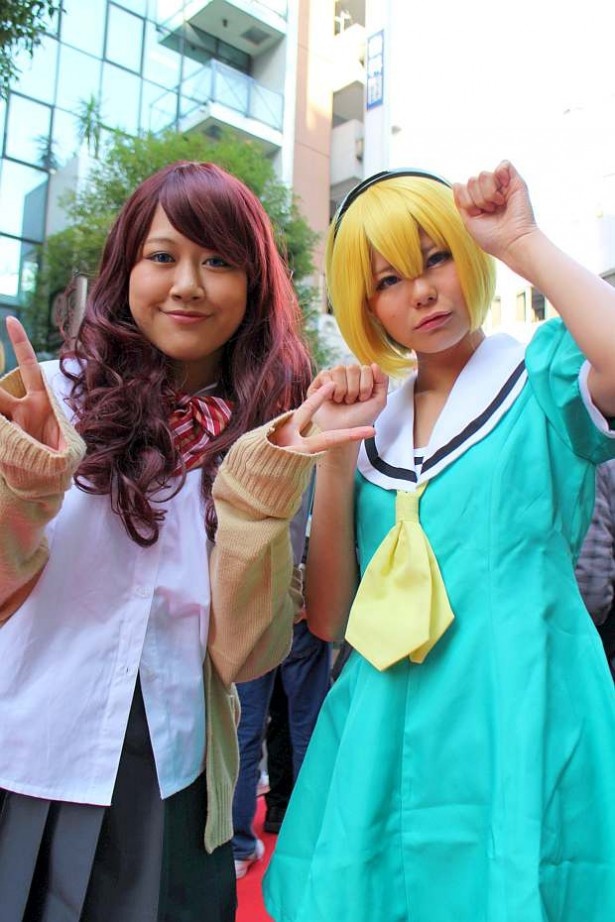 「アイドルマスター シンデレラガールズ」の一ノ瀬志希に扮するHaru△さんと「ひぐらしのなく頃に」の北条沙都子に扮するRia△さん