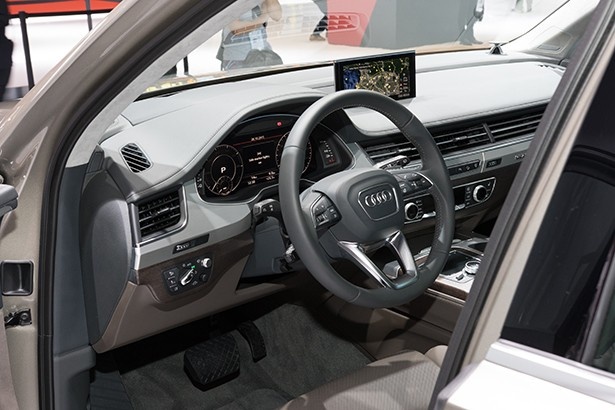 アウディQ7のドライバーシート