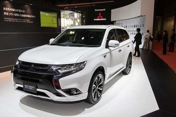 今年発売したばかりのアウトランダーPHEV