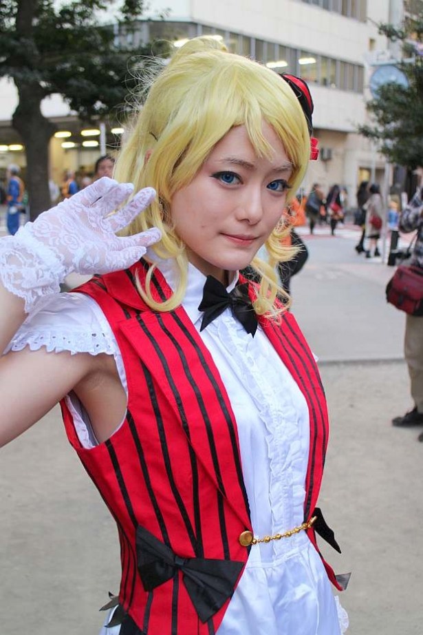 「ラブライブ！」の絢瀬絵里に扮する月丞さん