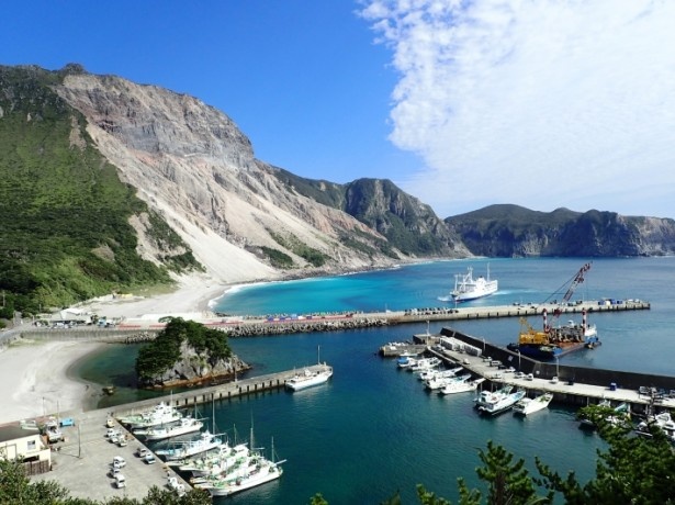 かつて事代主命という神様が、伊豆の島々を作る為に、神々を集めたとされる神津島