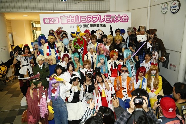 昨年は約600人のコスプレイヤーが参加。どこを見てもコスプレ一色のイベントだ
