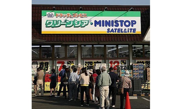 改正薬事法で“薬局内コンビニ”も登場！ 施行から1週間、実際どうなの？