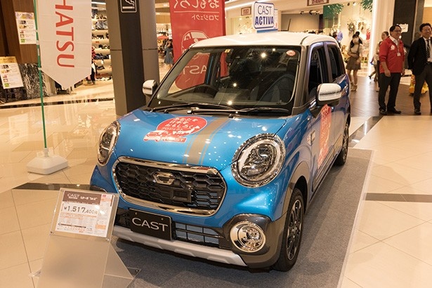 「キャスト　スタイル」に比べ車高を3cm上げるなど、力強いスタイリングとした「キャスト アクティバ」(122万400円から)