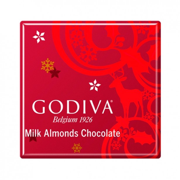 クリスマス限定のスクエア型チョコ｢カレ ミルクアーモンド｣。キャラメリゼしたアーモンドを包んだ、なめらかなミルクチョコレート