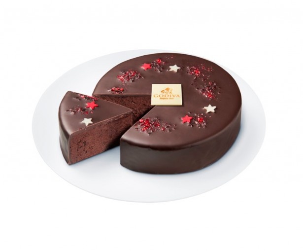 キラキラ輝く｢ガトー オ ショコラ｣(3780円)。深みのある味わいのチョコケーキに1つずつていねいに手作りした星型の砂糖菓子をデコレーション
