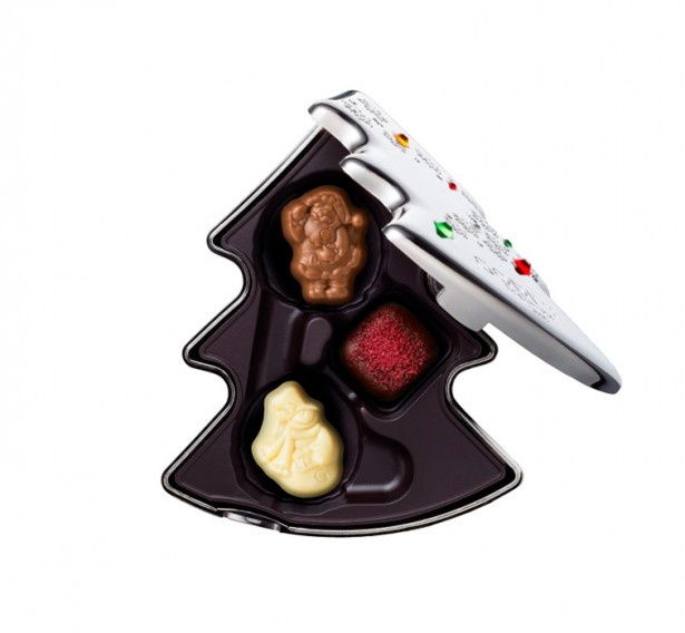 キラキラ輝くツリー型のパッケージに入った｢ノエル ルミヌ キープセイク｣(3粒入1836円)。限定チョコ｢ノエル｣2種と定番チョコの詰め合わせ
