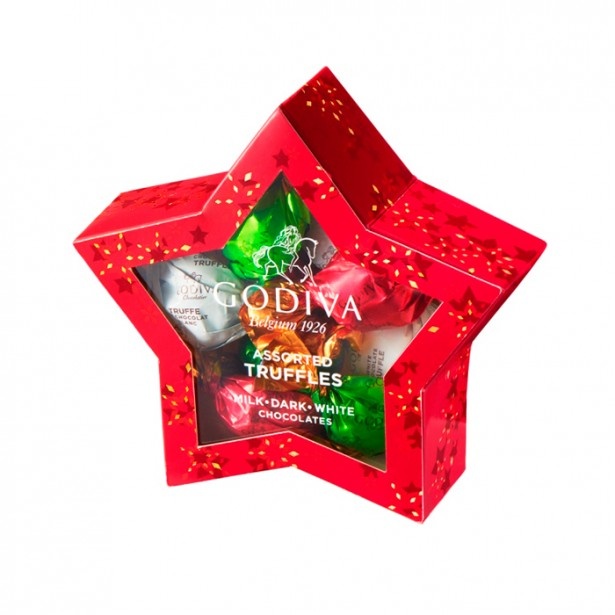 真っ赤な星形パッケージの｢ラッピングチョコレート クリスマス スターボックス｣(9粒入1620円) 。限定ラッピングのトリュフ ミルク・ダーク、定番のトリュフ ホワイトの詰め合わせ