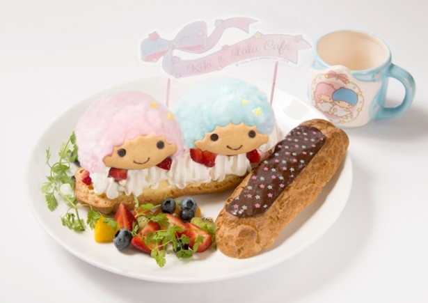  「キキとララの星空エクレア」(マグカップ付き1706円、マグカップなし1382円)はクリームの上に添えられたふわふわ綿菓子のキキとララがポイント