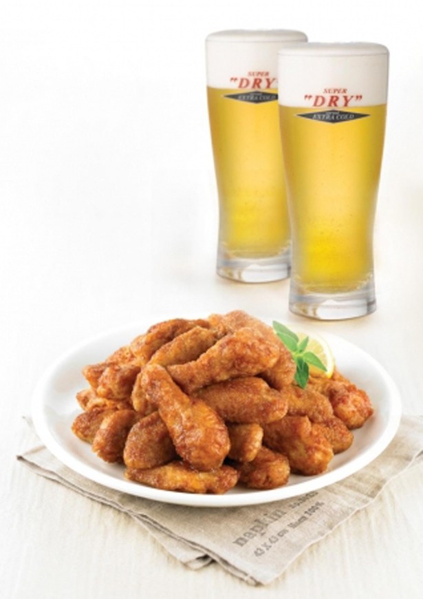 【写真を見る】ビールとの相性もバツグンだ