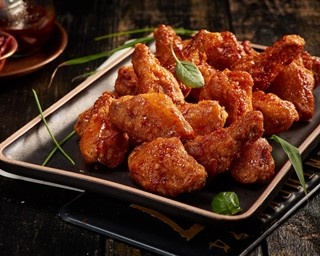 日本初上陸！韓国発のフライドチキン専門店が六本木に