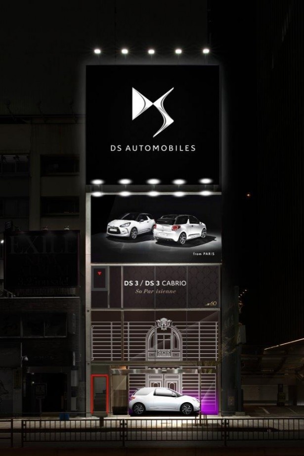 エントランスには最新モデルの「DS 3 CABRIO So Parisienne」を展示