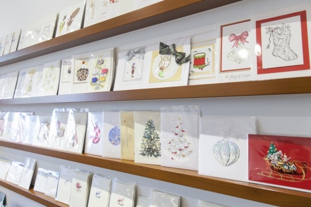 クリスマスなどのイベントや季節にマッチした、期間限定のカードもある
