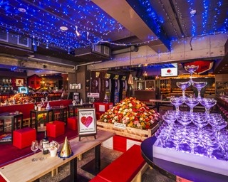六本木のダーツバーの“芋洗いコンテスト”とは!?
