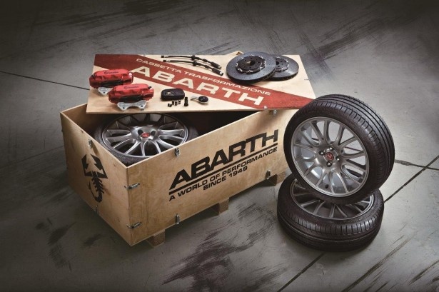 ブレーキ性能と操作性を両立させる「ESSEESSE BREMBO KIT」を特別装備