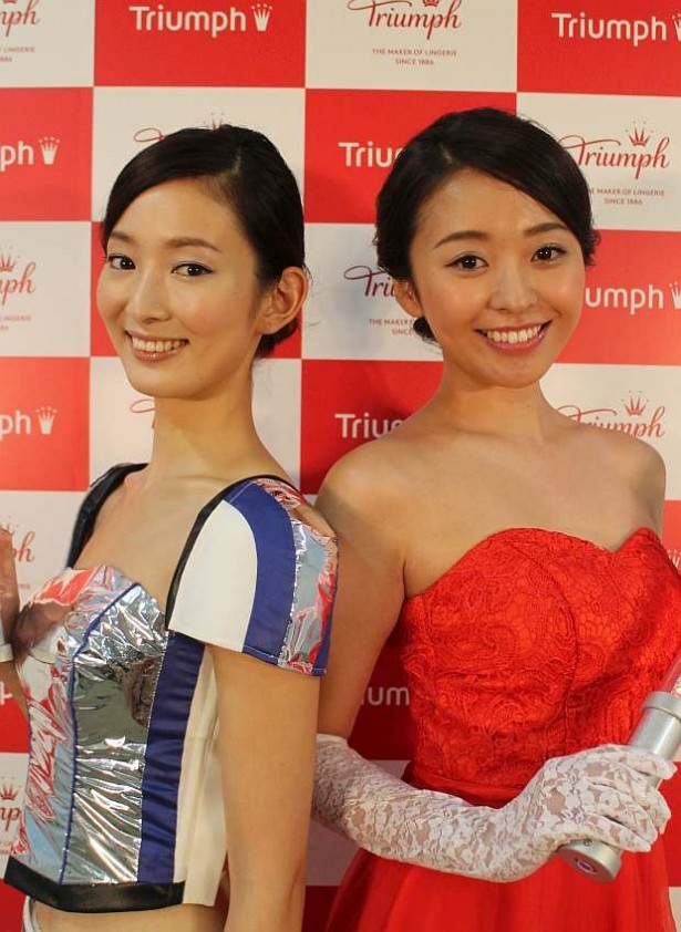 ブラジャーを取るとプリンセスドレス風のランジェリーが出現！