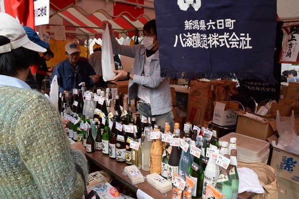 新潟の地酒も種類豊富に取りそろえる。日本酒好き必見！