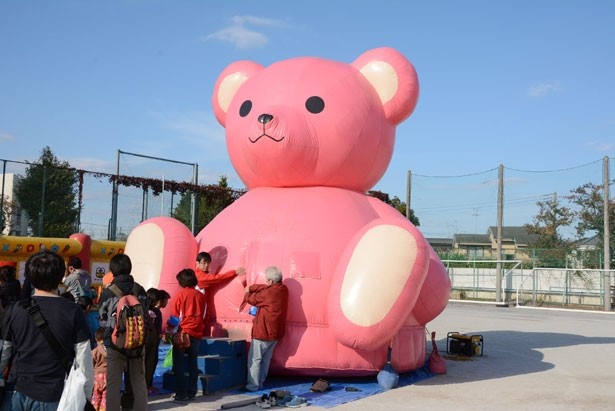 市民グランド会場には、子どもに大人気のふわふわドームが登場！