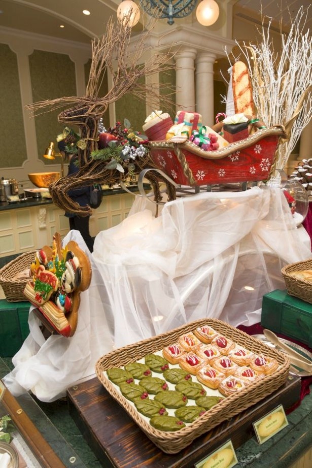 【写真を見る】クリスマスモチーフを表現した料理が多数！