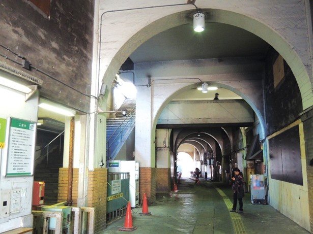 レトロ感溢れる国道駅でスタンプをゲット