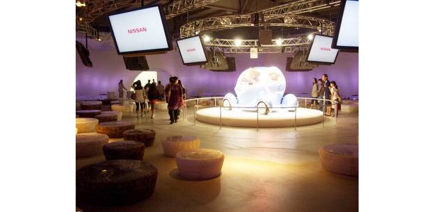 2つ目の会場、PIVOくんの部屋。ニッサンの取り組み映像を観賞